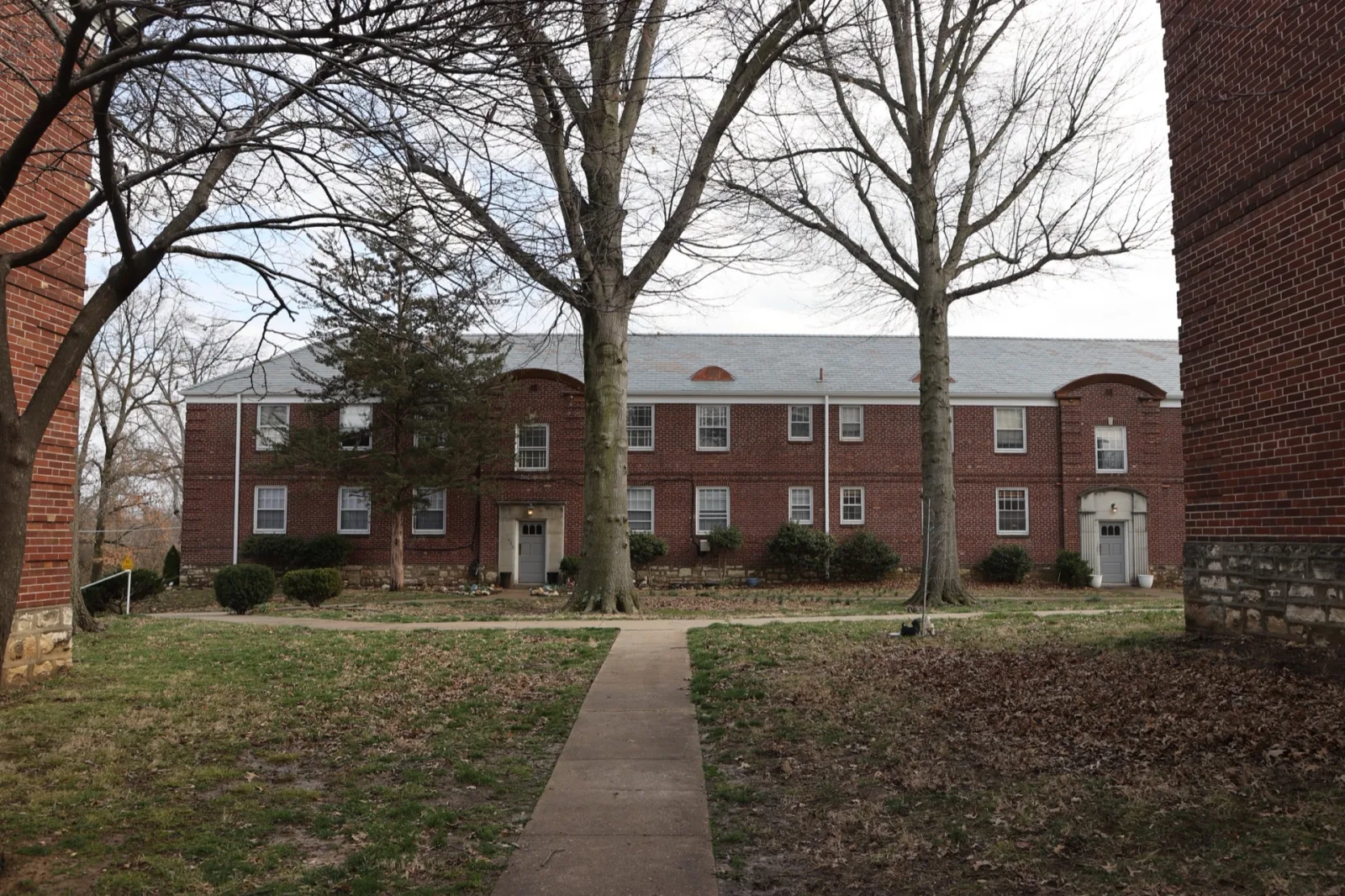 Jefferson Heights Apartments courtyard