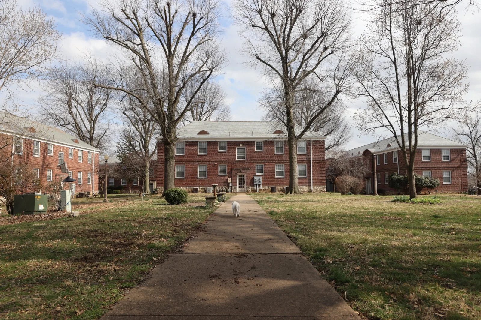 Walkway leading up to Jefferson Heights Apartments